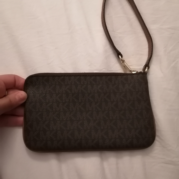 Mickael kors wristlet - Picture 3 of 4